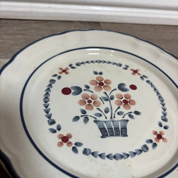 Vintage Floral Flower Basket Plates Set of 3 Cream Blue Red Scalloped Edge - Picture 6 of 12